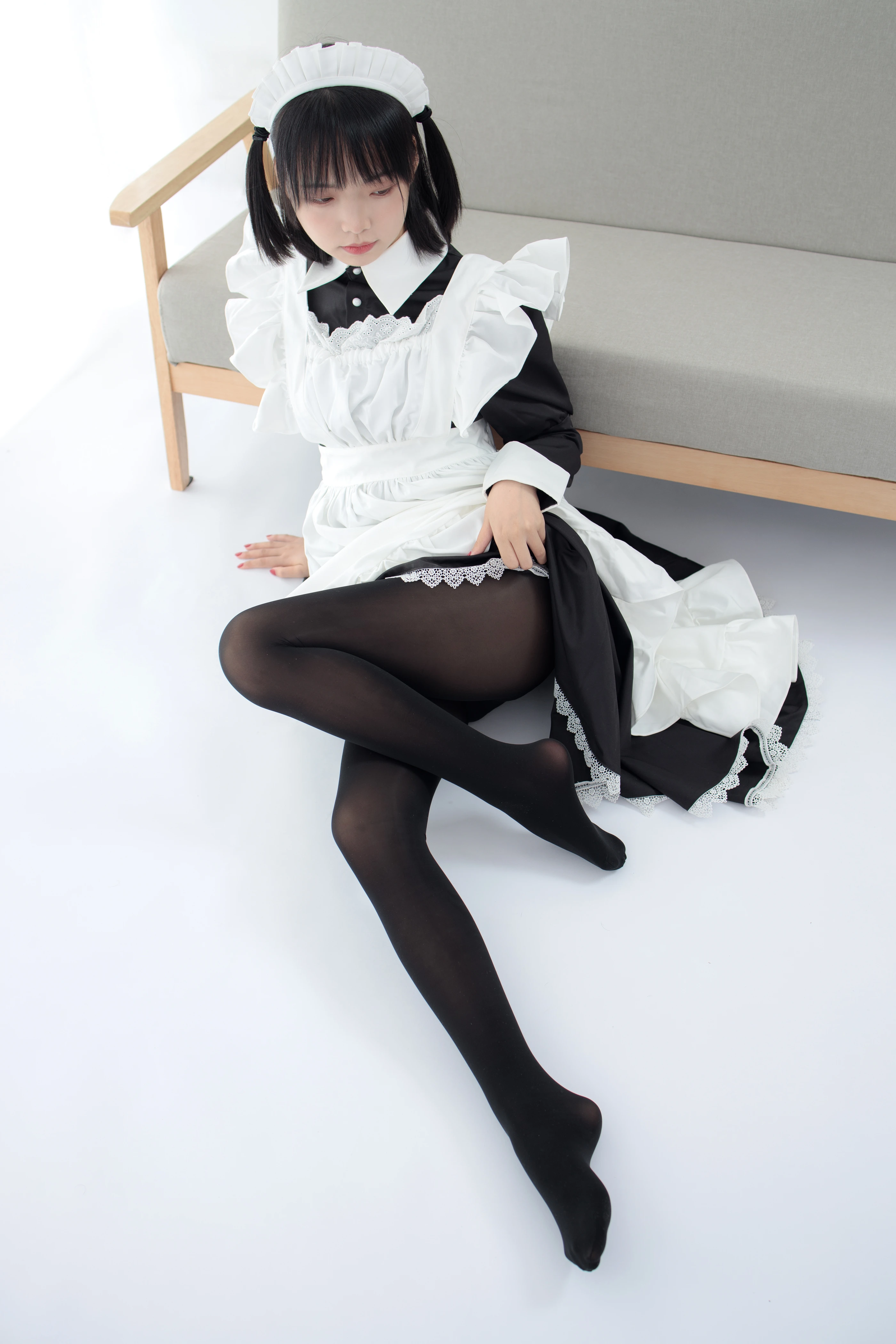森萝财团 JKFUN-029 卉女仆 踩物 80D黑丝 [67P 1V]插图1